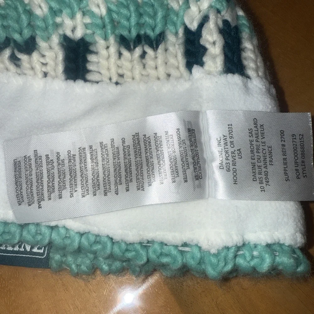 DAKINE Molly Girls Youth‎ Kids Winter Knit Pom Beanie Hat Cap GDX6